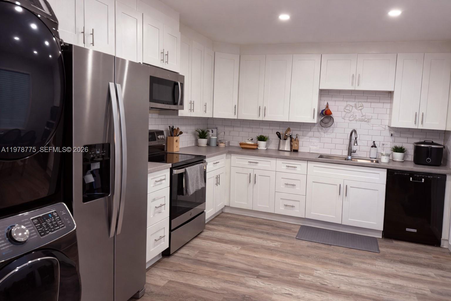 APPLE CREEK - Residential