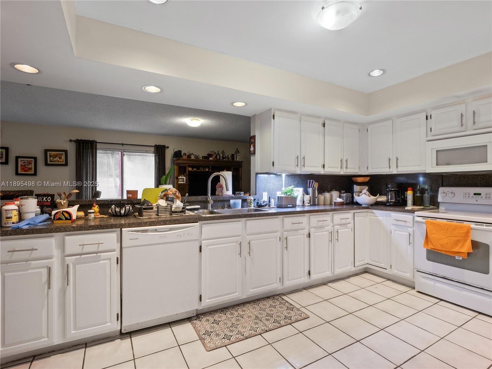 COUNTRY WALK SEC 2 - Residential