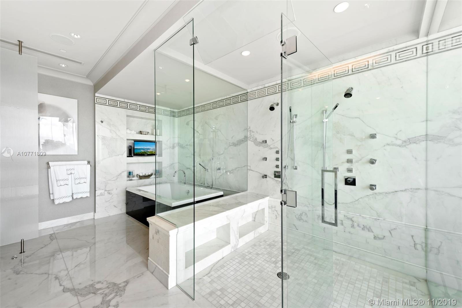 APOGEE CONDO - Residential