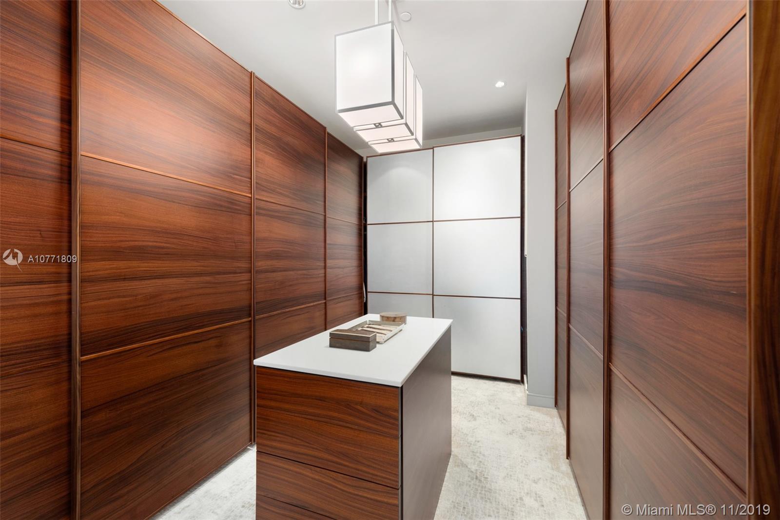 APOGEE CONDO - Residential