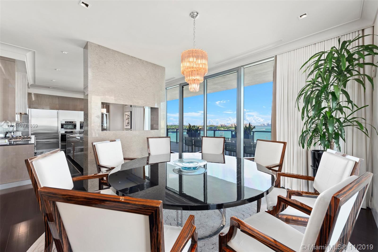 APOGEE CONDO - Residential