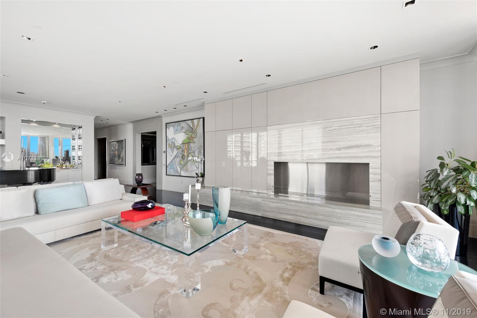 APOGEE CONDO - Residential