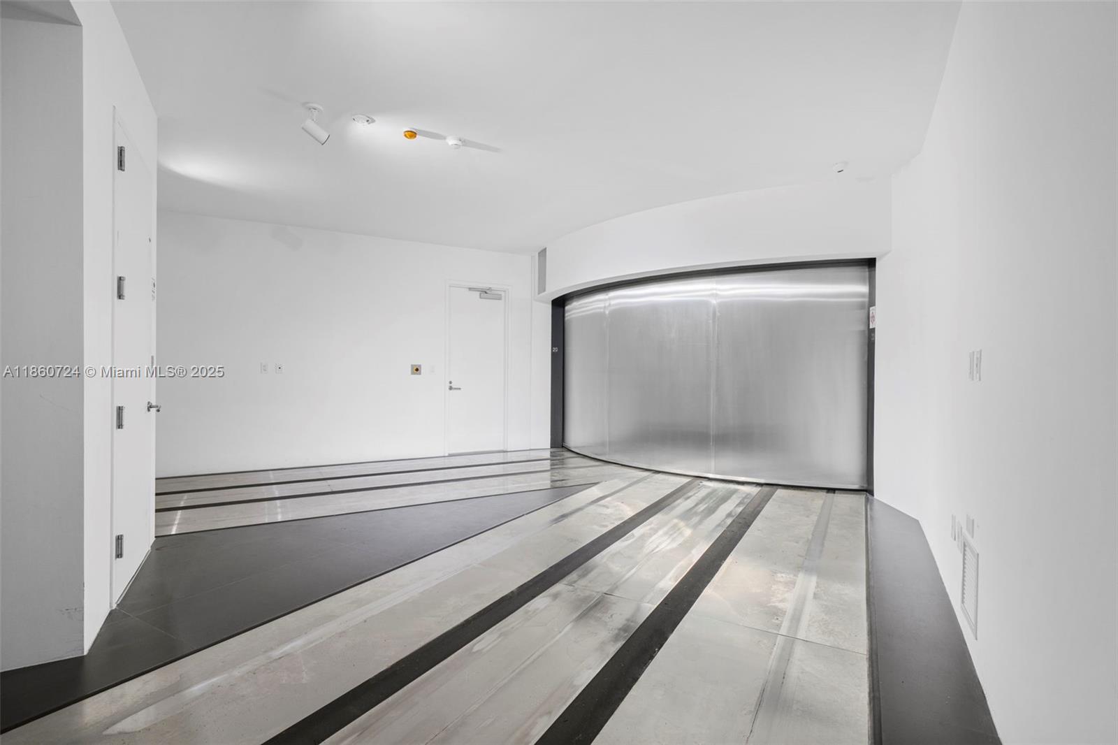 18555 COLLINS AVENUE COND - Residential Lease