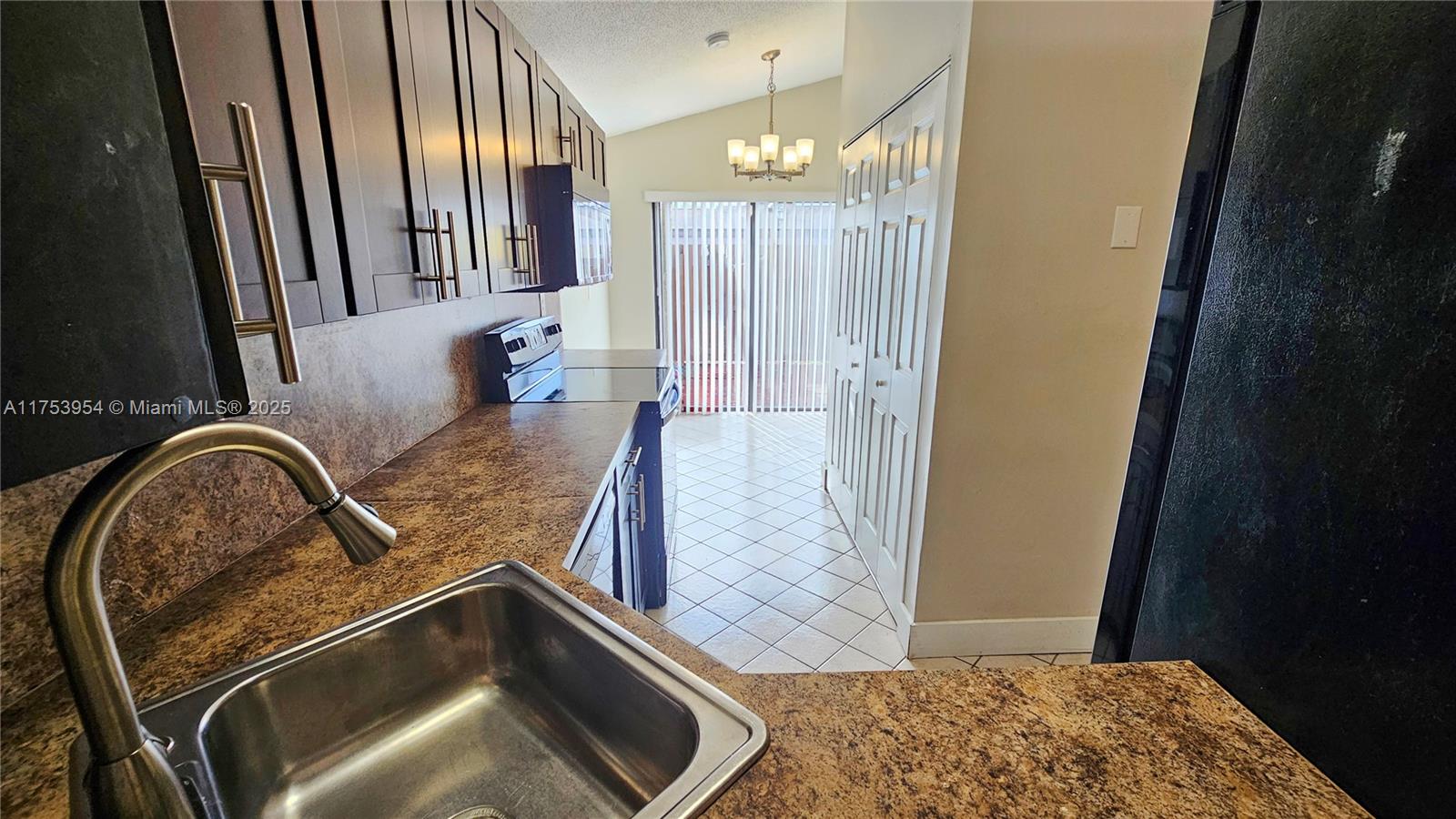 OMEGA VILLAS 3 CONDO - Residential