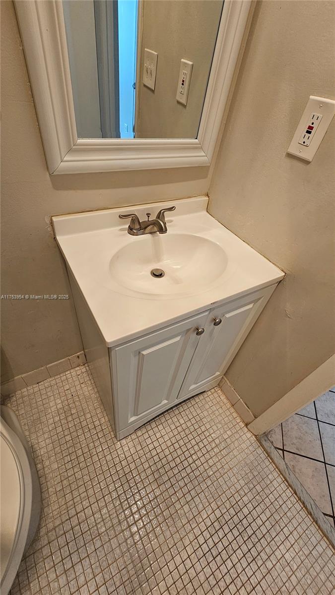 OMEGA VILLAS 3 CONDO - Residential