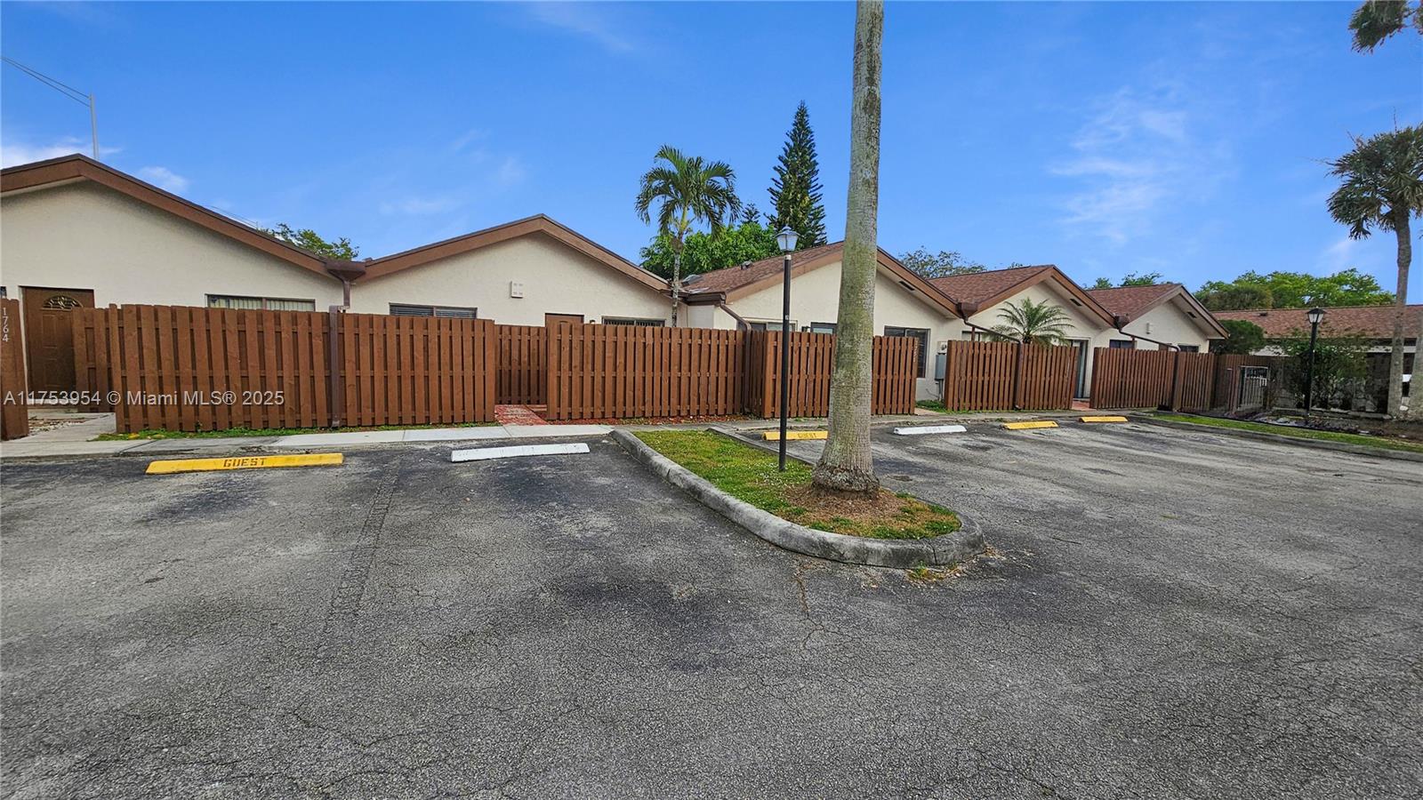 OMEGA VILLAS 3 CONDO - Residential