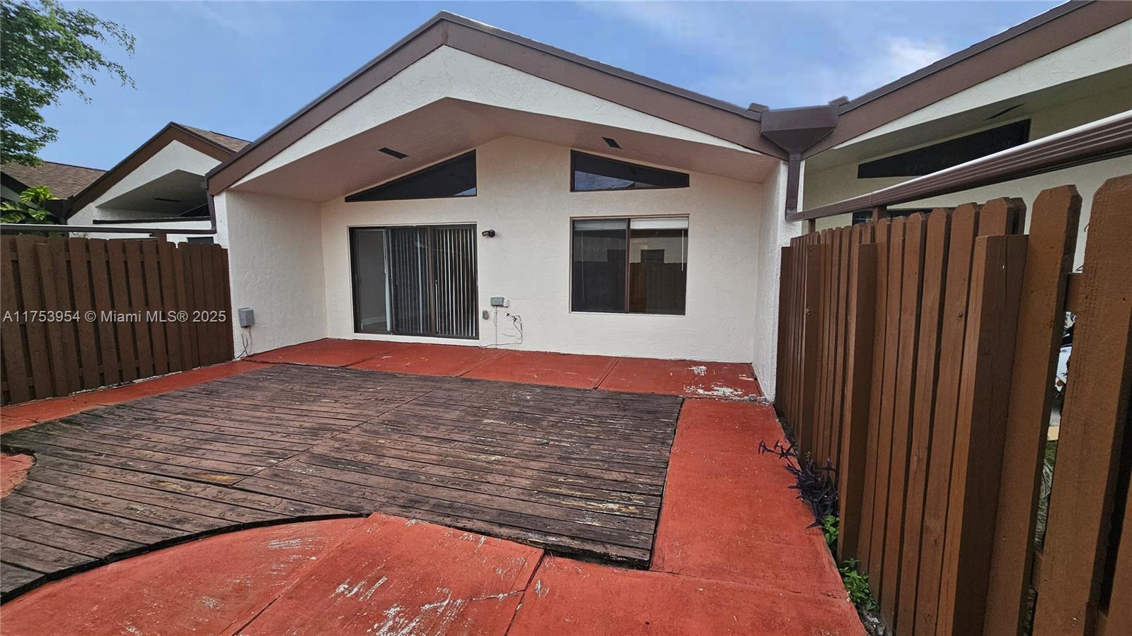 OMEGA VILLAS 3 CONDO - Residential