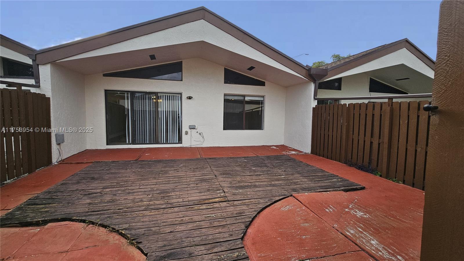 OMEGA VILLAS 3 CONDO - Residential