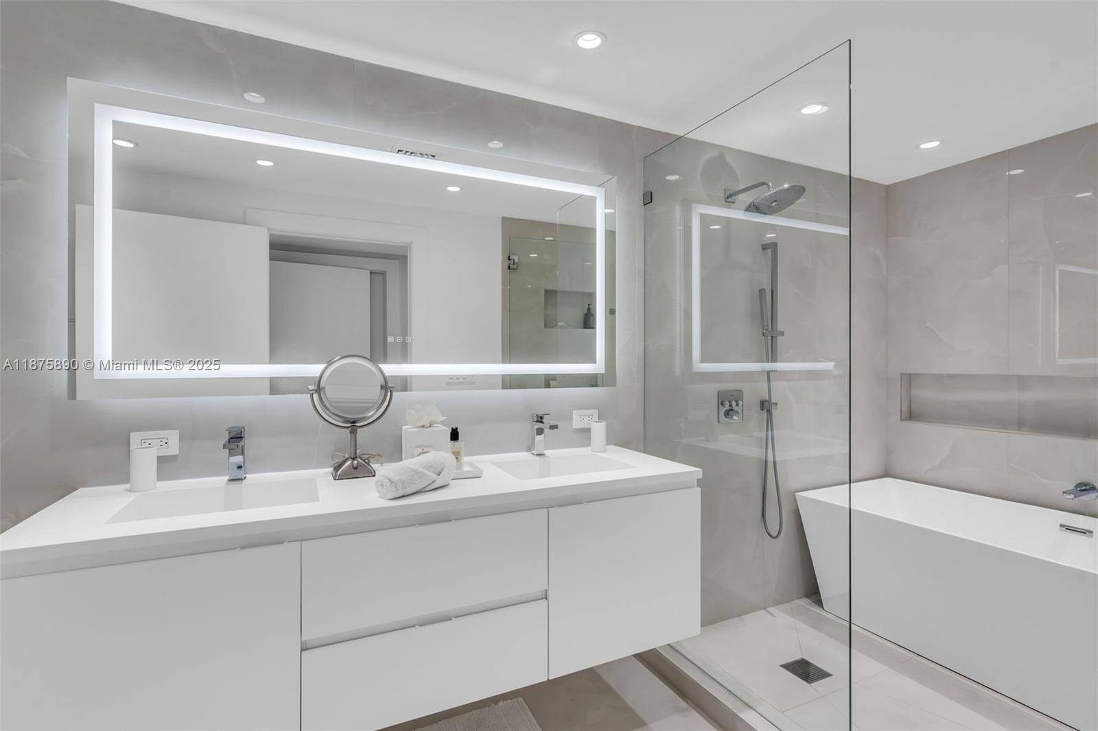 900 BISCAYNE BAY CONDO - Residential