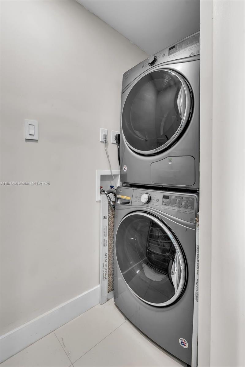 900 BISCAYNE BAY CONDO - Residential