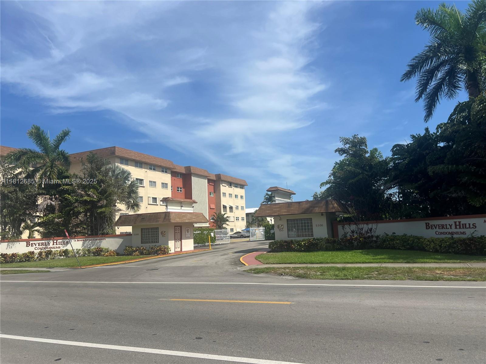 5300 Washington St C211, Hollywood, Broward County, Florida - 2 Bedrooms  
2 Bathrooms - 