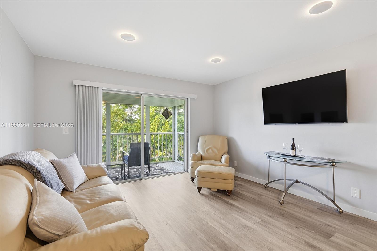 HILLCREST COUNTRY CLUB AP - Residential