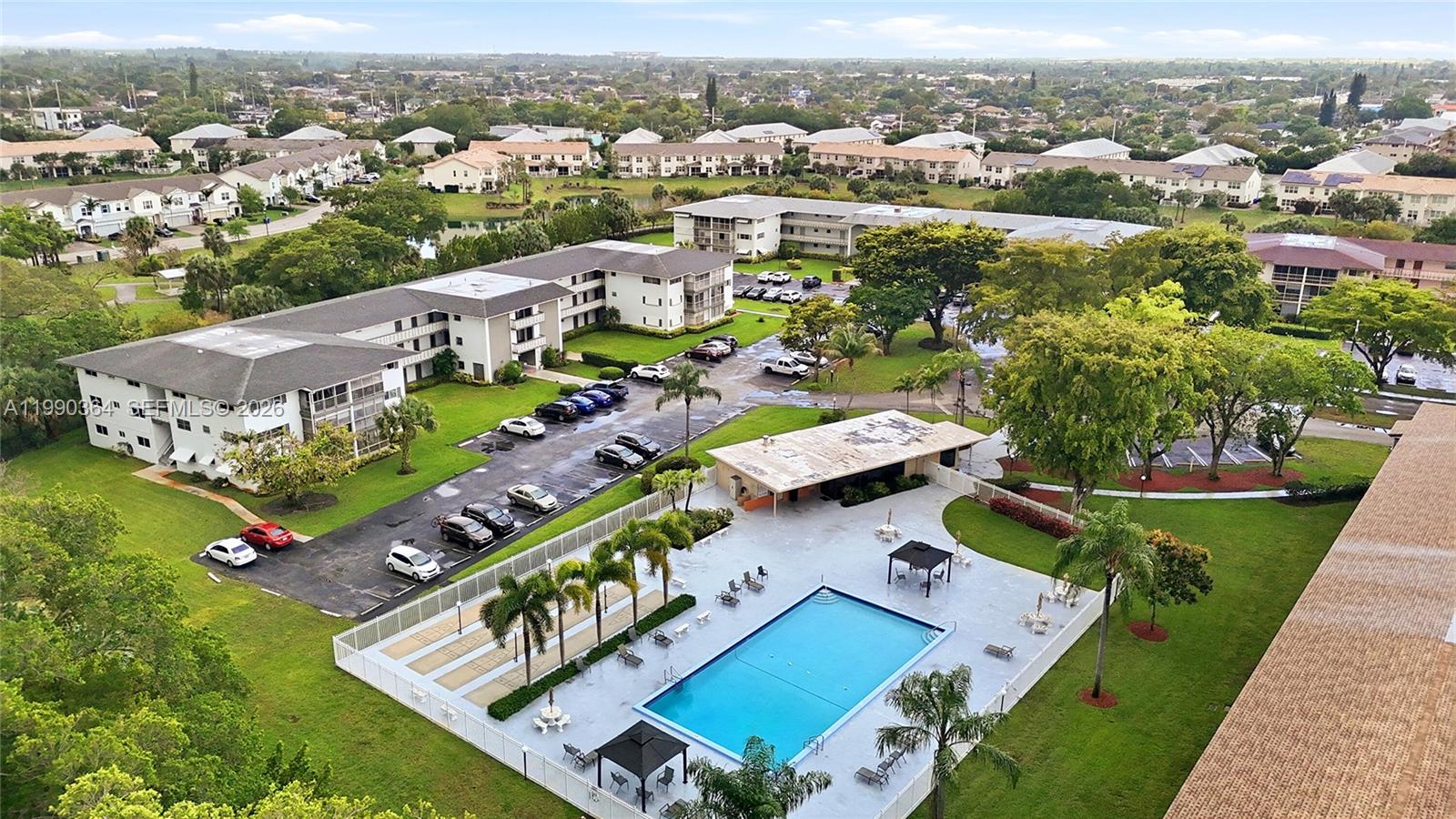 HILLCREST COUNTRY CLUB AP - Residential