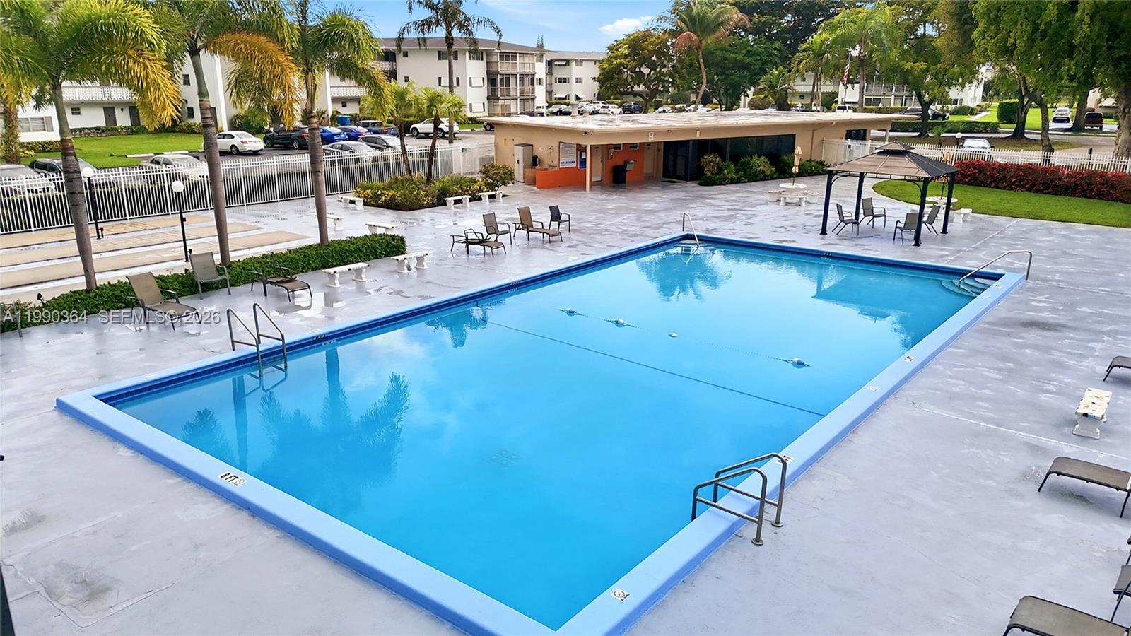 HILLCREST COUNTRY CLUB AP - Residential