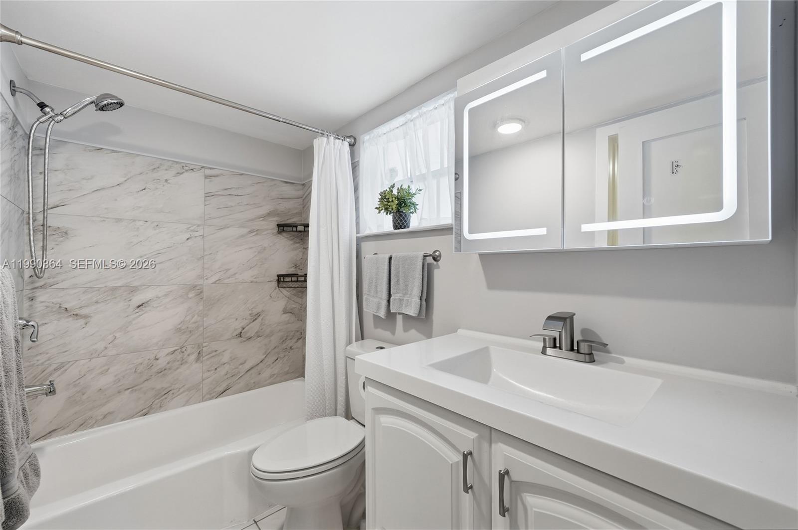 HILLCREST COUNTRY CLUB AP - Residential