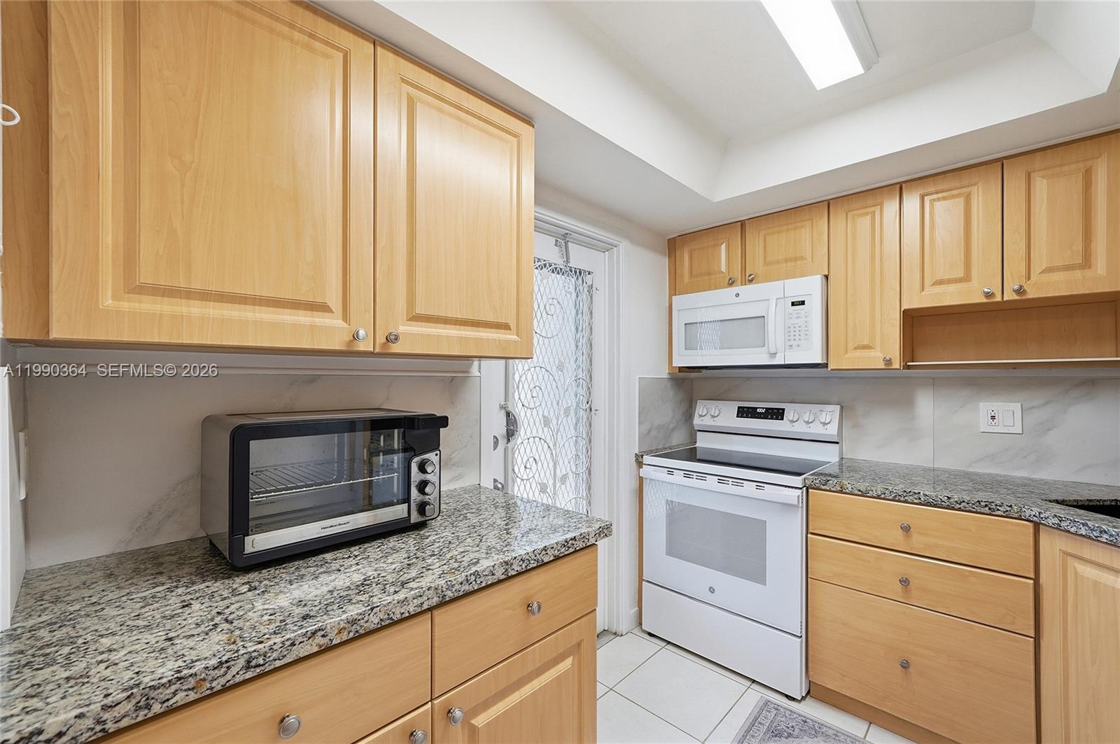 HILLCREST COUNTRY CLUB AP - Residential