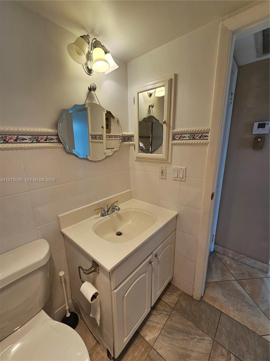 BISCAYA IV CONDO - Residential