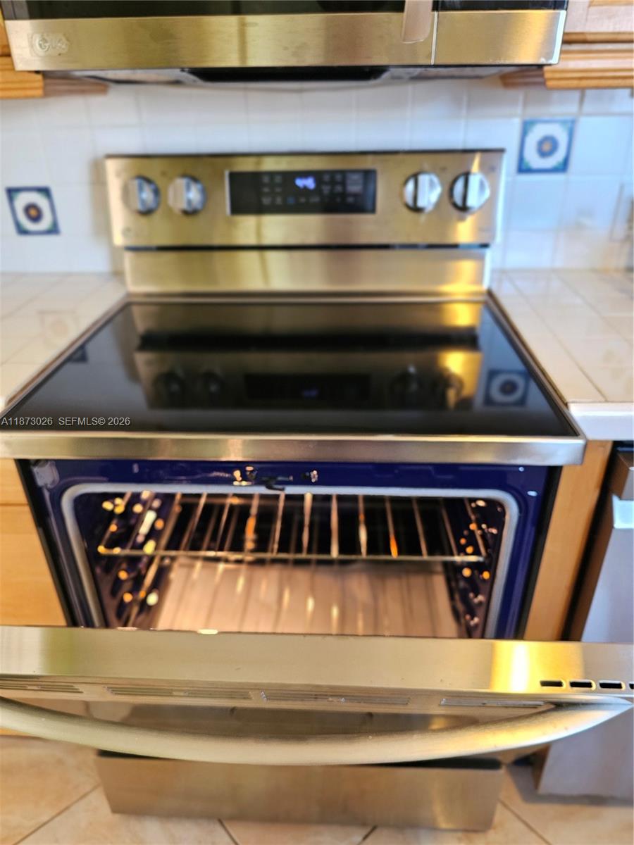 BISCAYA IV CONDO - Residential