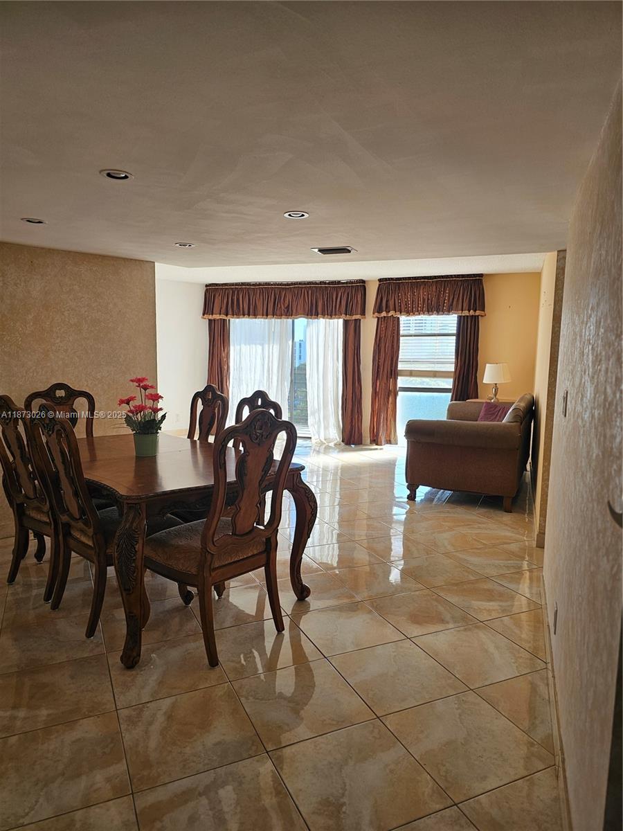 BISCAYA IV CONDO - Residential