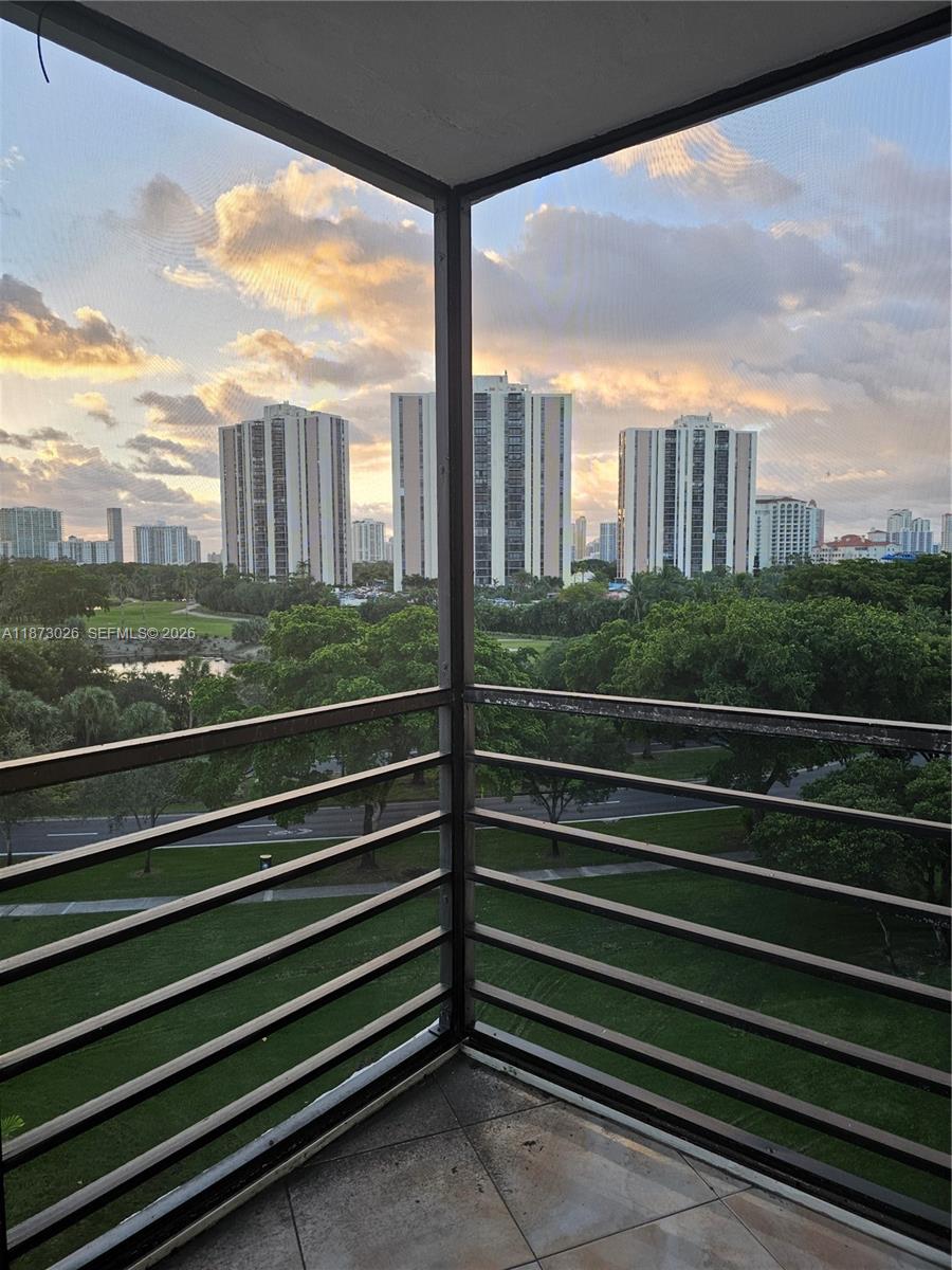 BISCAYA IV CONDO - Residential