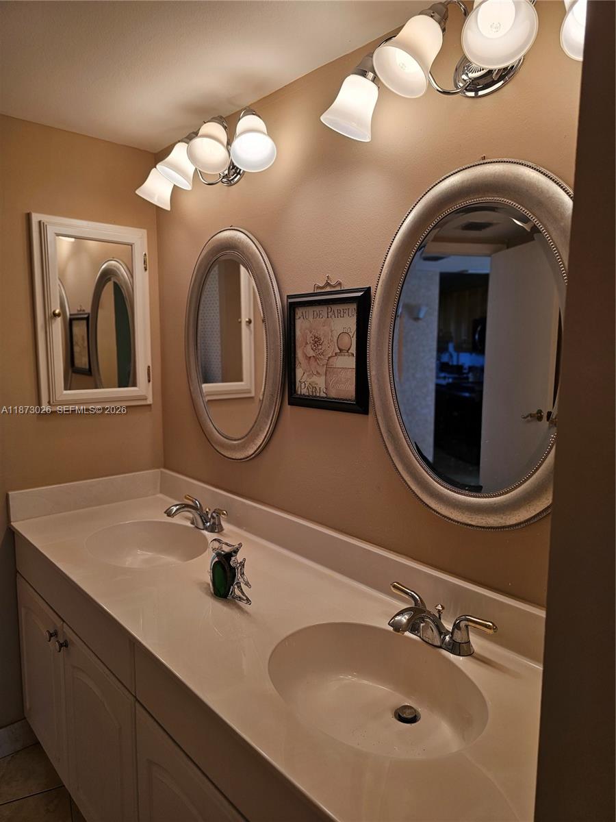 BISCAYA IV CONDO - Residential