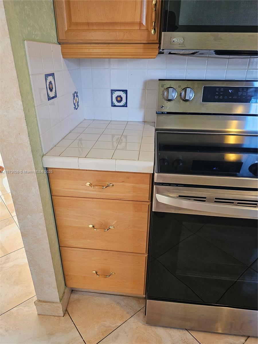 BISCAYA IV CONDO - Residential