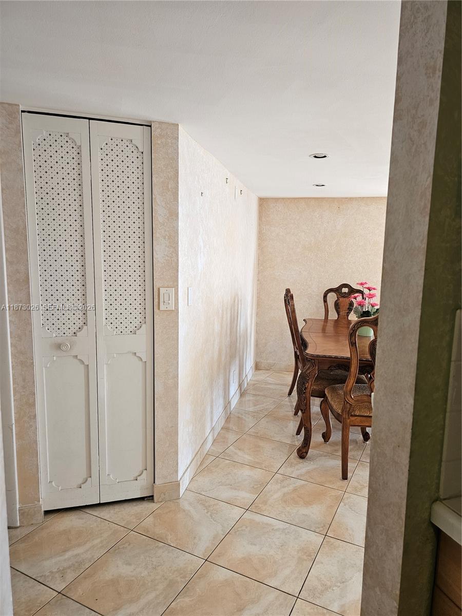 BISCAYA IV CONDO - Residential