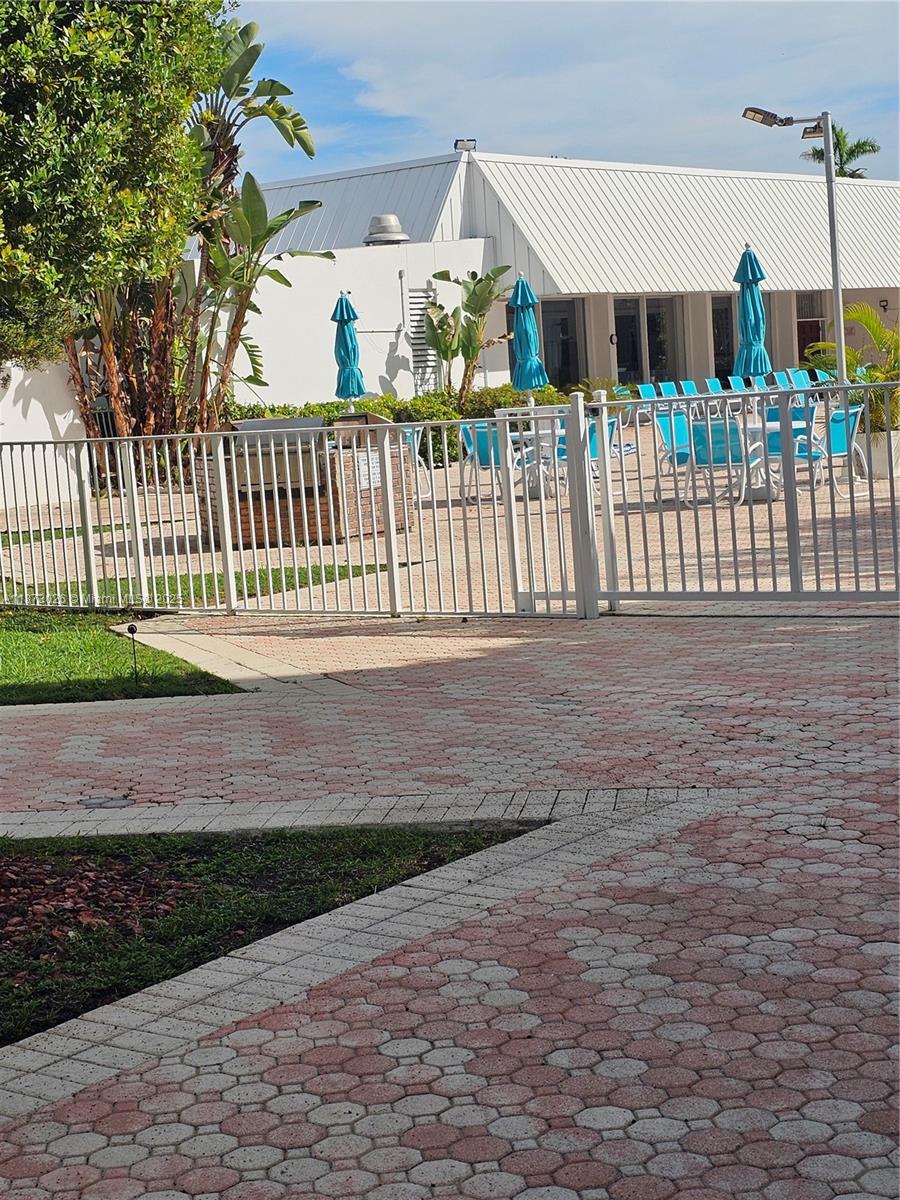 BISCAYA IV CONDO - Residential