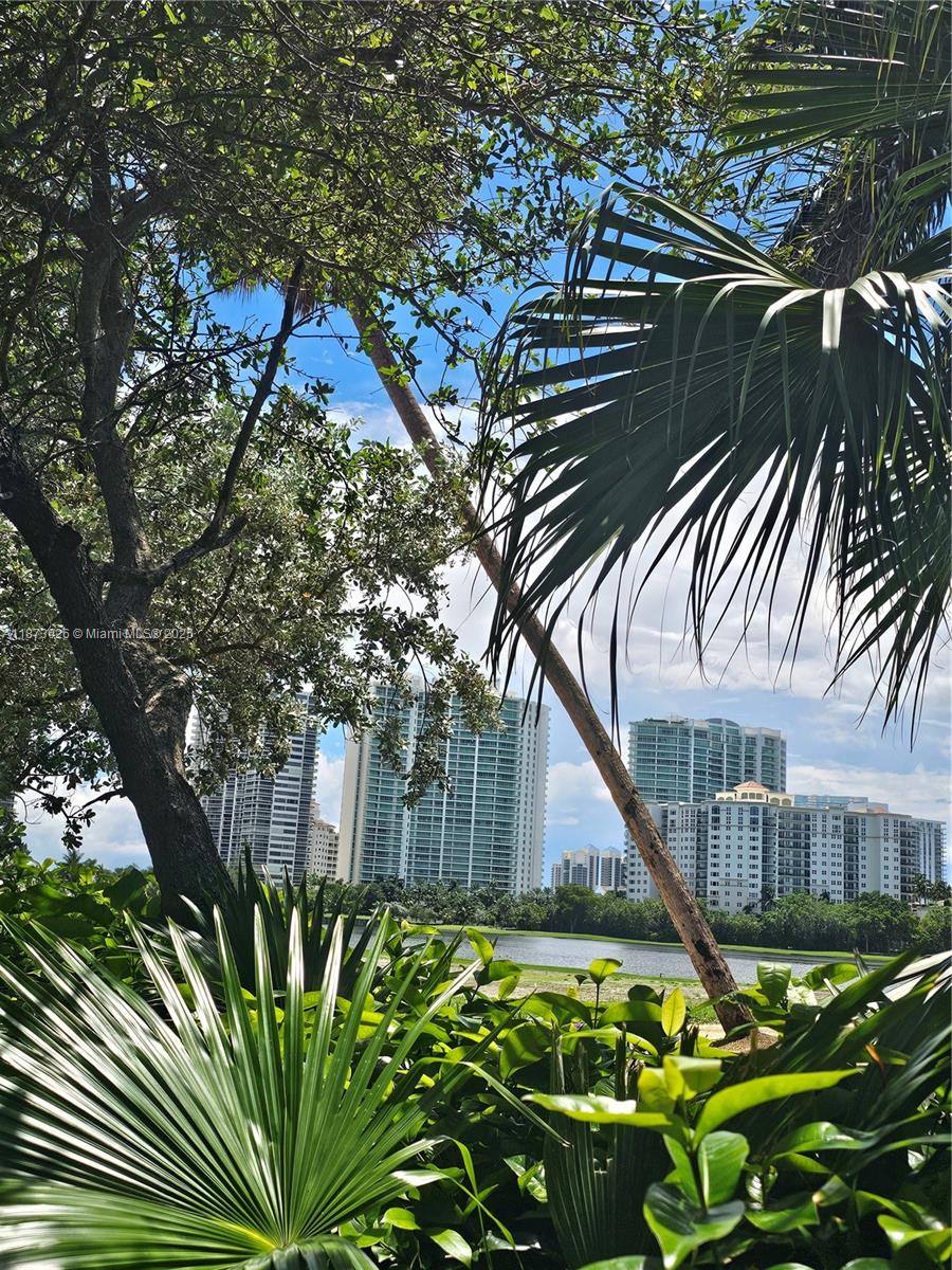 BISCAYA IV CONDO - Residential