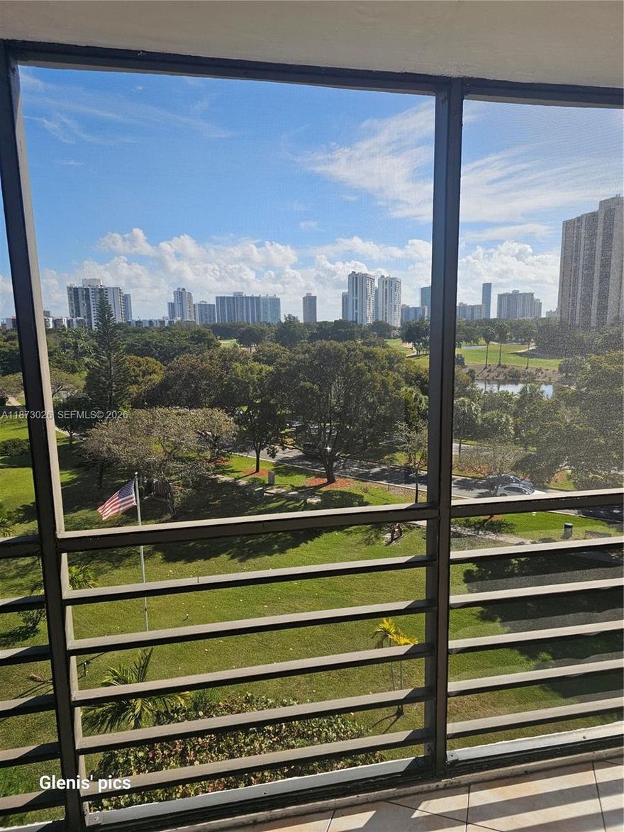 Corner, high floor, excellent views of Turnberry Country Club and Soffer Circle!  This split level 2 bedroom and 2 bath is a rare find.  
The Biscaya is a 55+ active community near everything; Aventura Mall, The Brightline, the Beaches, banks, houses of worship and plenty of eateries. Hurry!
Call or Text Listing agent for immediate showings.
