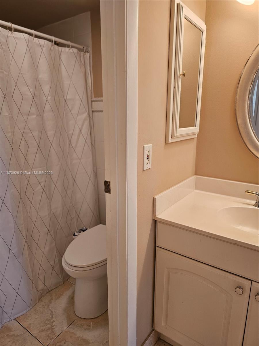 BISCAYA IV CONDO - Residential