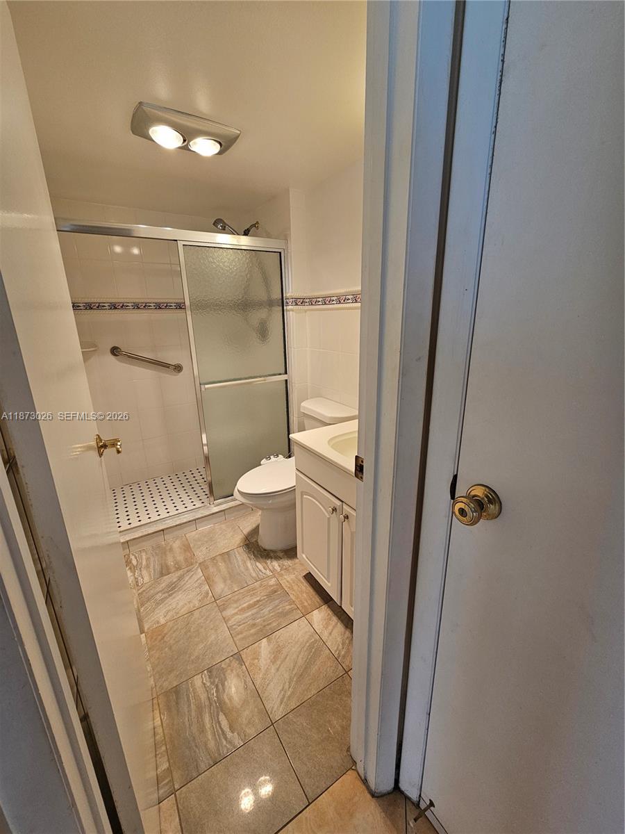 BISCAYA IV CONDO - Residential