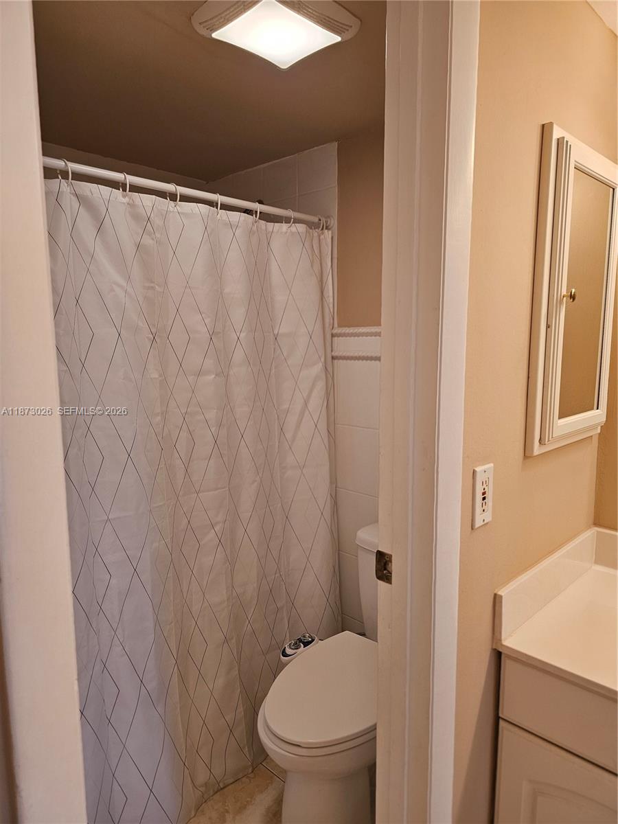 BISCAYA IV CONDO - Residential