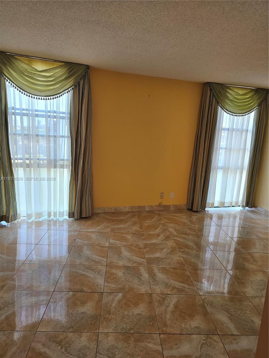 BISCAYA IV CONDO - Residential