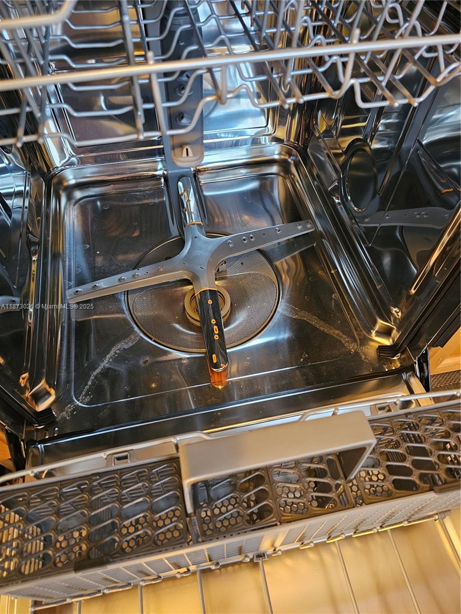 BISCAYA IV CONDO - Residential