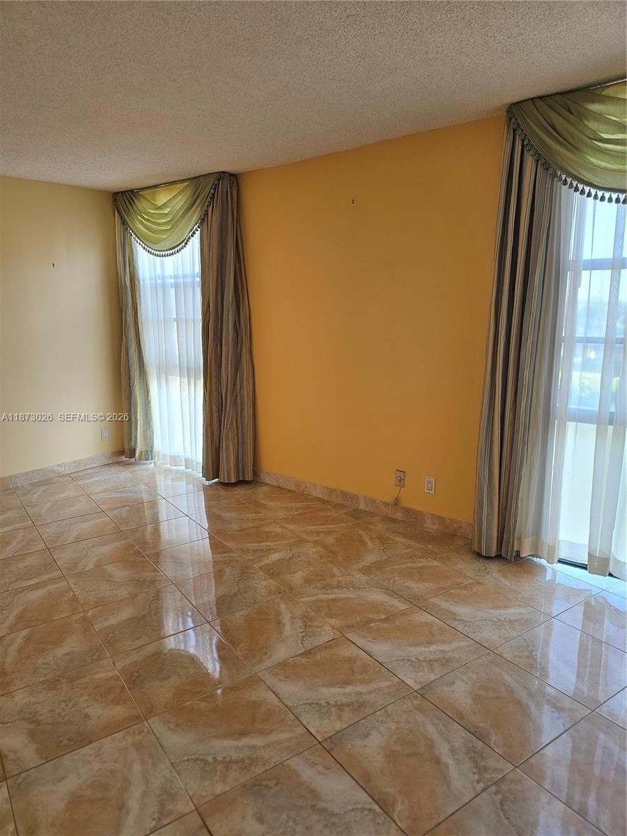 BISCAYA IV CONDO - Residential