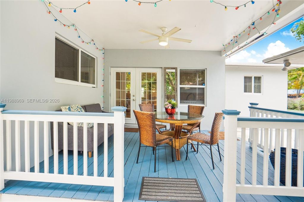 Photo of 113 SW 2nd St, Hallandale Beach, FL 33009 (MLS # A11988969)