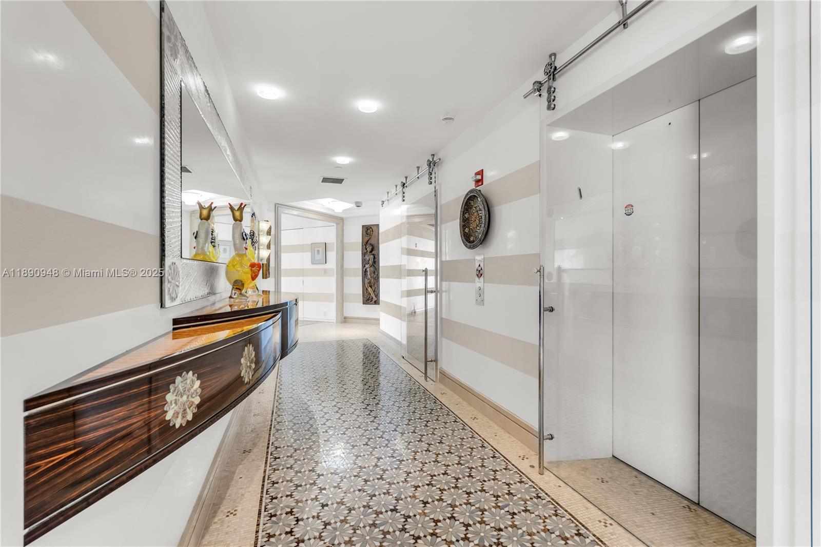 1425 Brickell Ave 54DEF