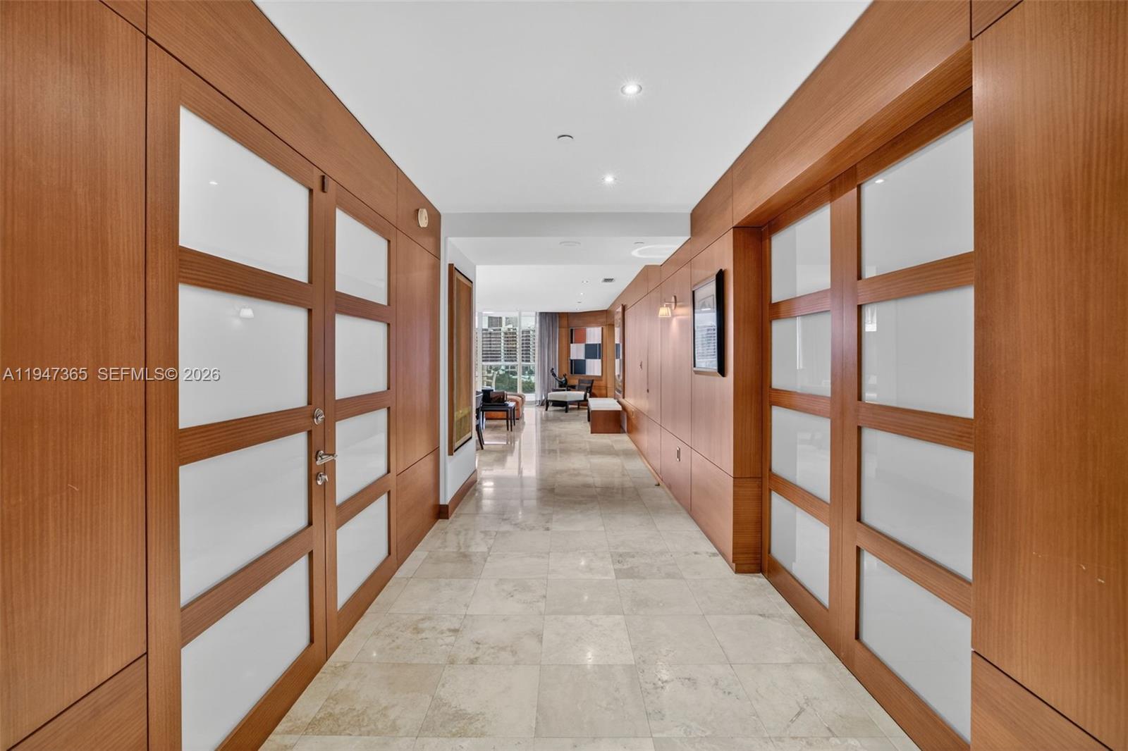 3201 NE 183rd St 906