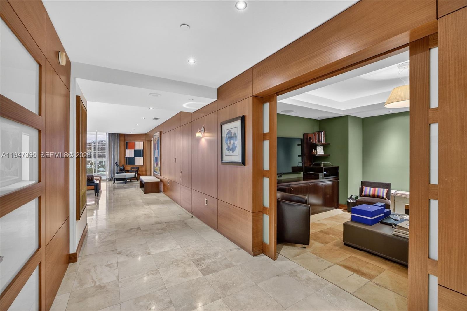 3201 NE 183rd St 906