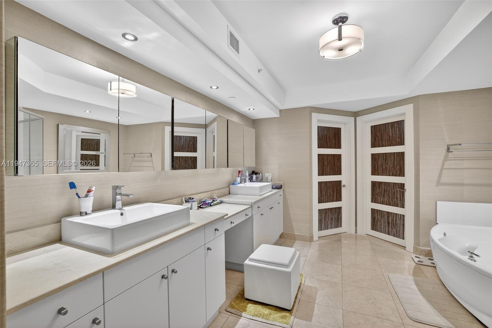 THE PENINSULA CONDO - Residential