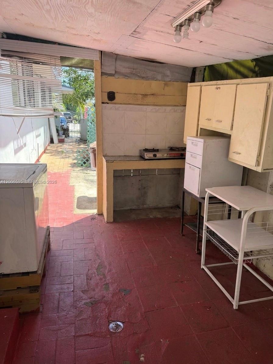 HIALEAH 3RD ADDN - Residential Income