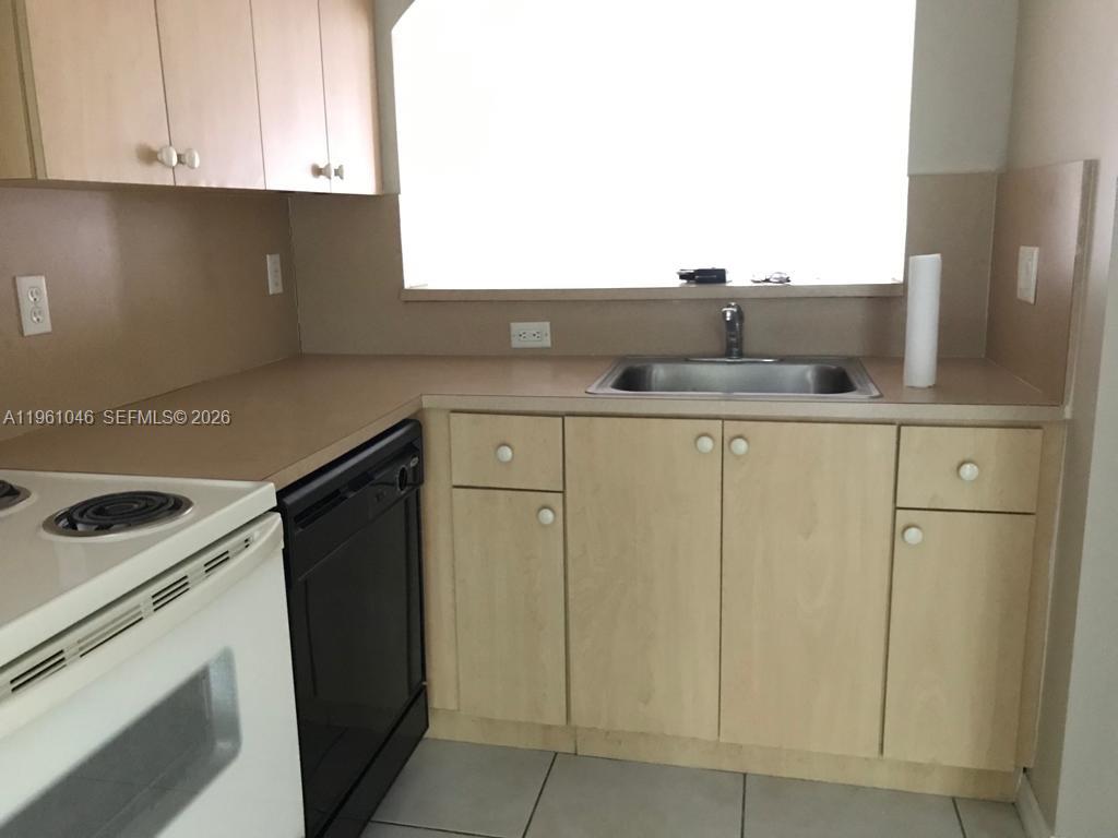 VENETIA GARDENS SOUTH CON - Residential