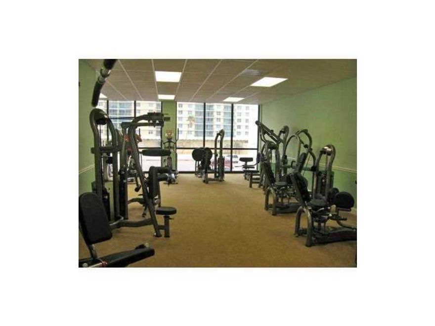 Spacious unit on Hollywood beach w/ spectacular intracoastal view. Enjoy the waterfront breezes. Many amenities including restaurant, 2 pools, fitness center, business center, pool table, 24hr security. come sea, come buy!