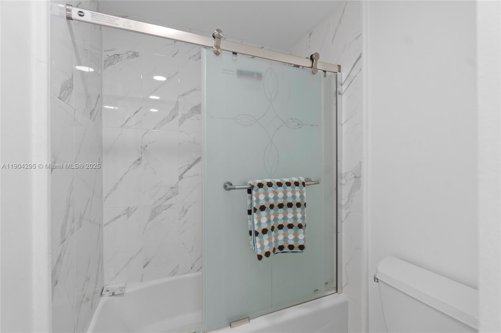 401 BLU OF NORTH BEACH CO - Residential Lease