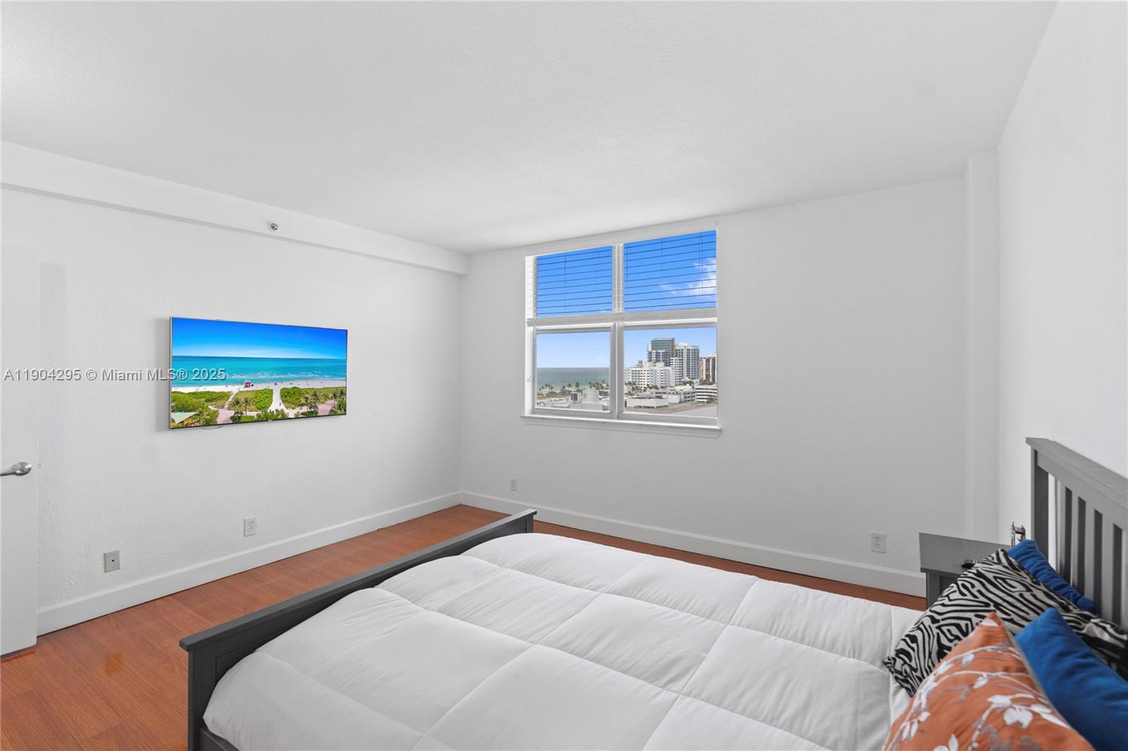 401 BLU OF NORTH BEACH CO - Residential Lease