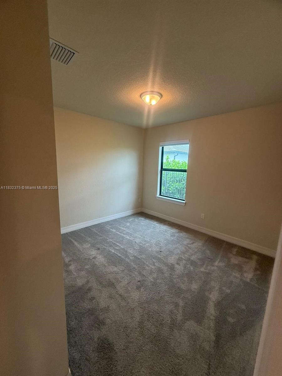 3141 Tamarind Dr