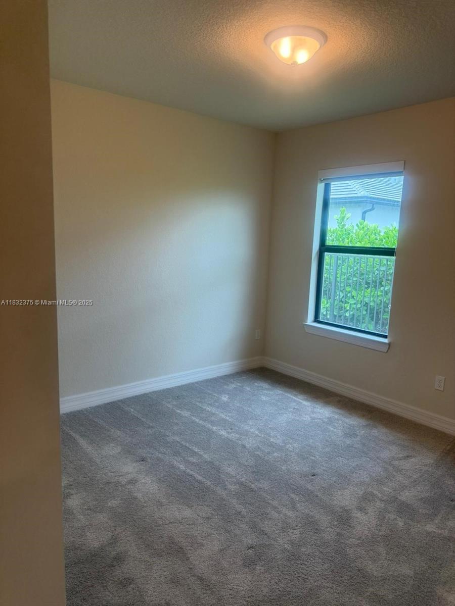 3141 Tamarind Dr