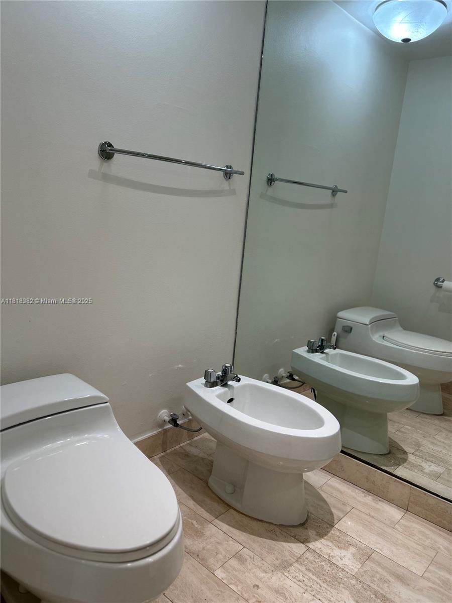 VENETIA CONDO - Residential Lease
