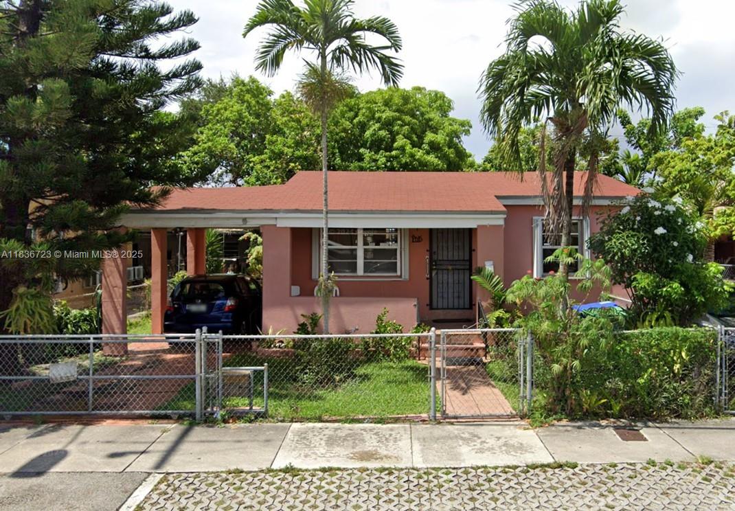 DEVELOPERS OPPORTUNITY
Area: 0.1377 acres / 6,000 sf Zoning: 5700/ ************ DUPLEXES - GENERAL
RESIDENTIAL - SINGLE FAMILY : 1 UNIT Beds: 2 Bldg Area: 1,926 sf Year Built: 1946 Units: 1
Baths: 1.0 Living Area: 1,666 sf Adjusted Area: 1,431 sf Stories: 1.0